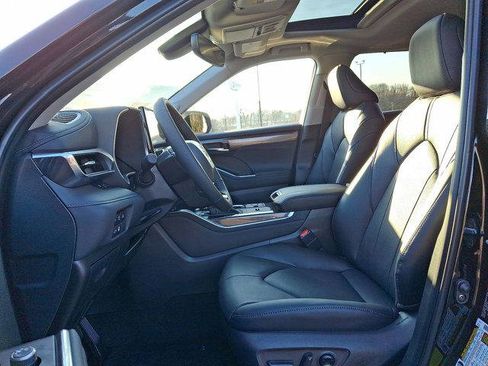 Certified 2026 Toyota Highlander Limited image 13
