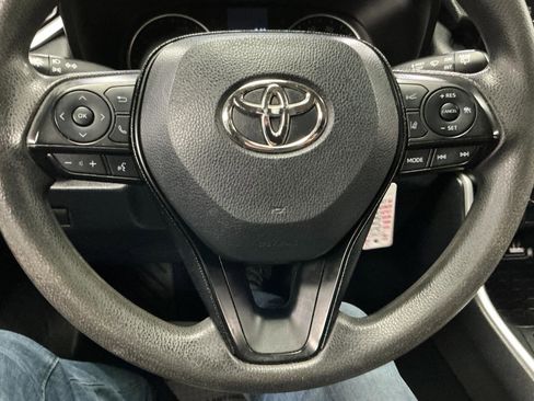 Used 2019 Toyota RAV4 LE image 14