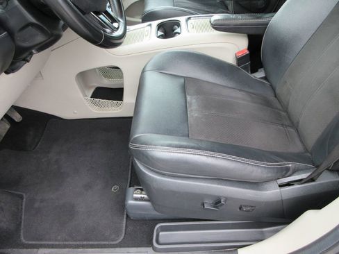 Used 2020 Dodge Grand Caravan SXT FWD image 21