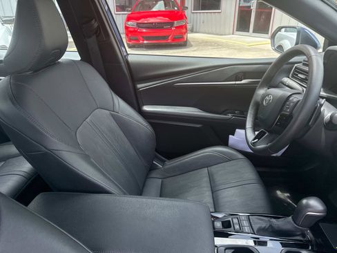 Used 2025 Toyota Camry XSE image 9