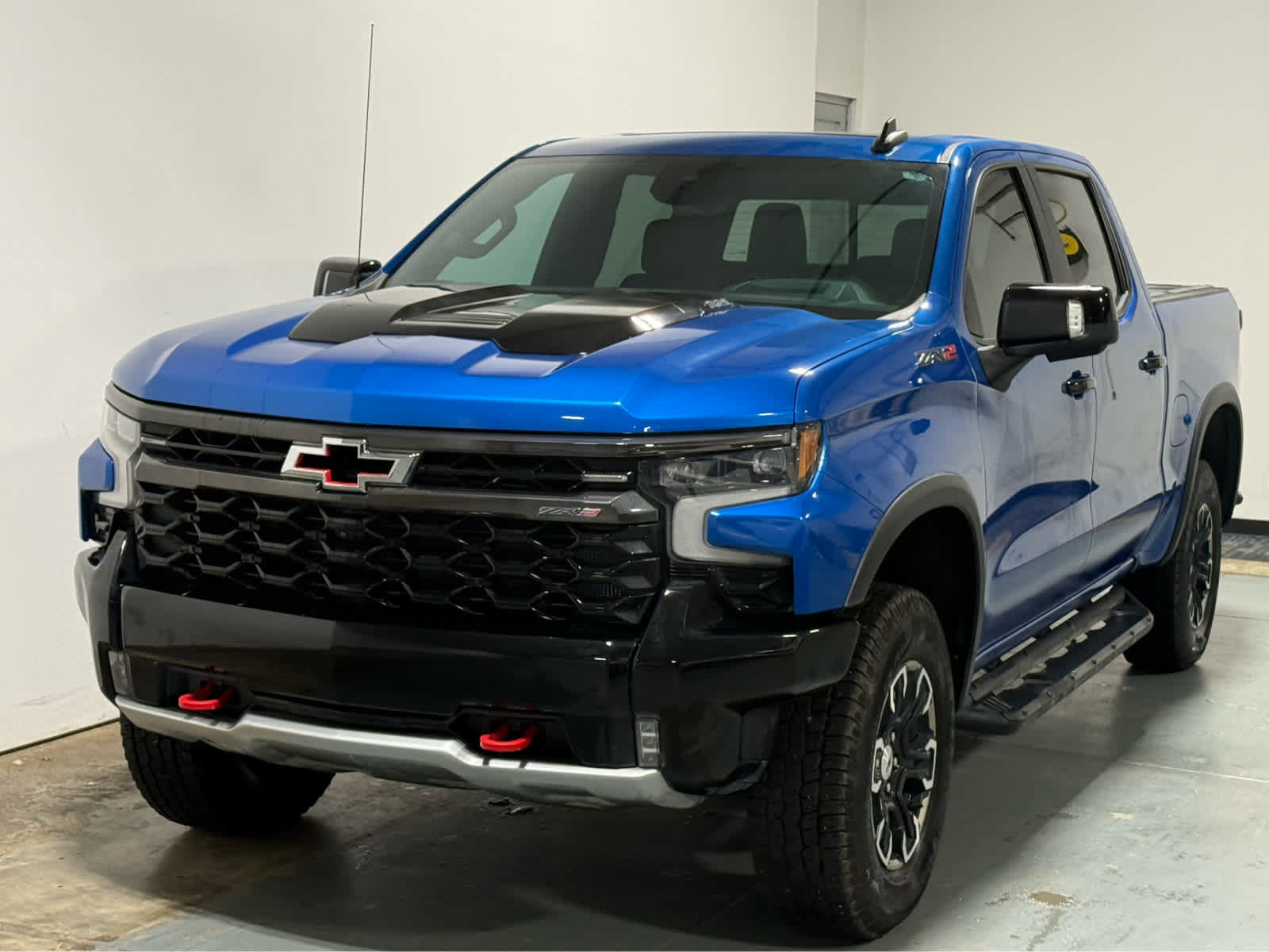 Used 2023 Chevrolet Silverado 1500 ZR2 w/ Technology Package AWD/4WD image 1
