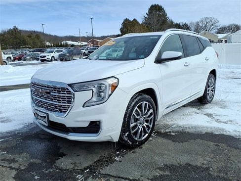 Used 2022 GMC Terrain Denali w/ Denali Premium Package image 8