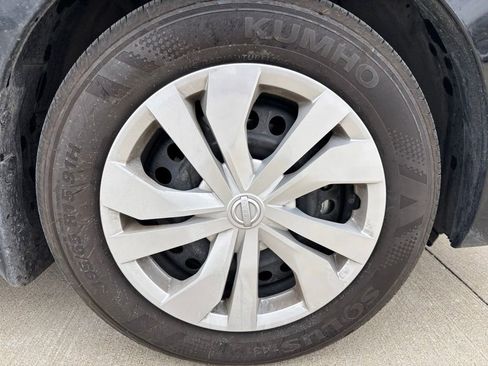 Used 2025 Nissan Versa S w/ Trunk Package image 7