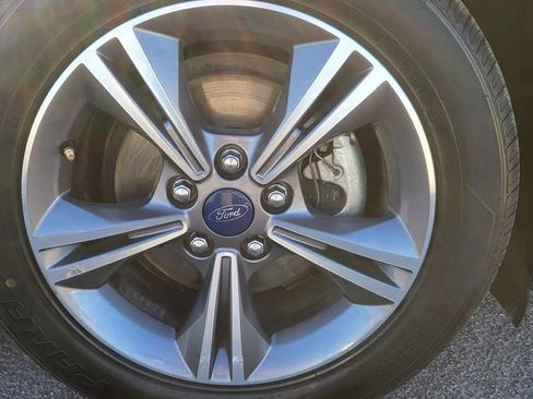 Used 2018 Ford Focus SE w/ SE Appearance Package image 11