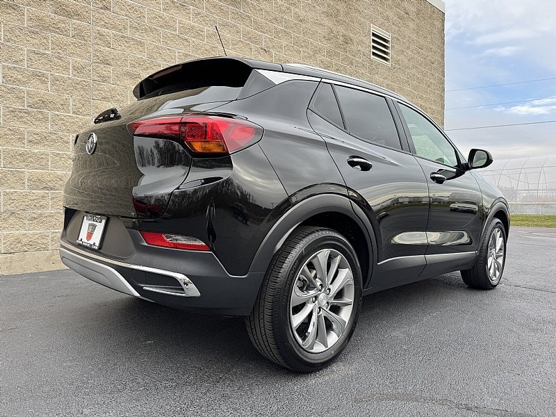 Used 2023 Buick Encore GX Essence w/ Experience Buick Package FWD image 3