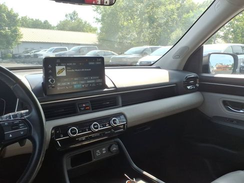 Used 2024 Honda Pilot Touring image 19