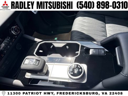New 2026 Mitsubishi Outlander SEL AWD/4WD image 11