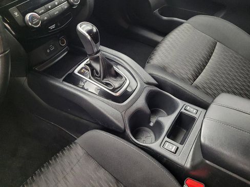 Used 2018 Nissan Rogue SV image 26