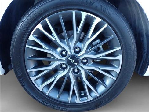 Used 2024 Kia Forte GT-Line w/ GT-Line Premium Package image 7