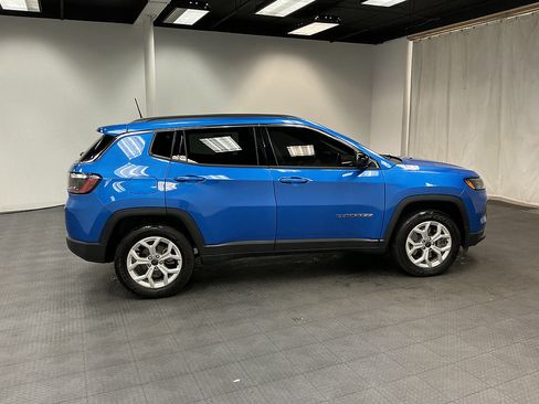 Used 2025 Jeep Compass Latitude AWD/4WD image 6