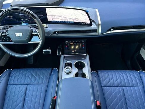 Used 2026 Cadillac Vistiq Premium Luxury w/ LPO, Floor Liner Package AWD/4WD image 13