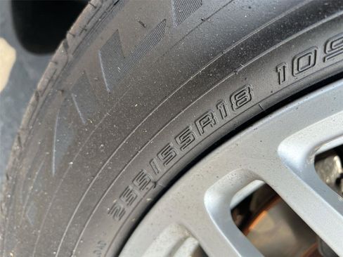 Used 2018 Porsche Macan BASE image 26