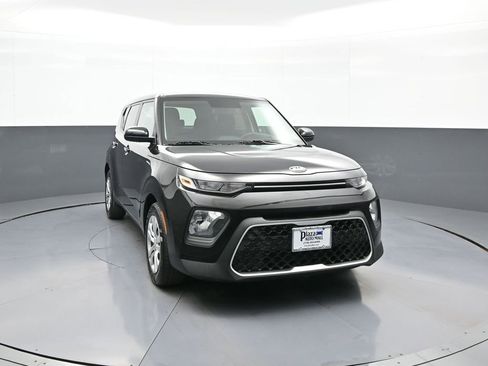 Used 2021 Kia Soul LX image 3