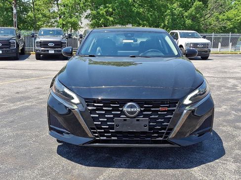 Used 2024 Nissan Altima 2.5 SR w/ SR Premium Package FWD image 2