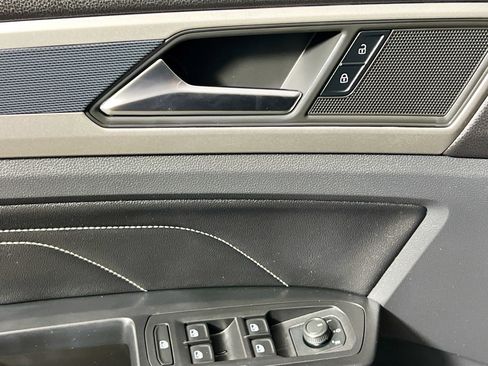 Used 2020 Volkswagen Atlas Cross Sport SEL image 16