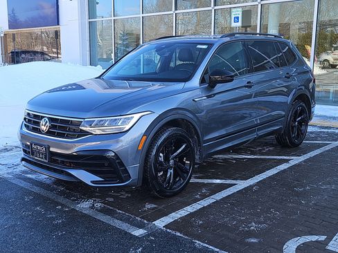 Certified 2023 Volkswagen Tiguan SE R-Line image 24