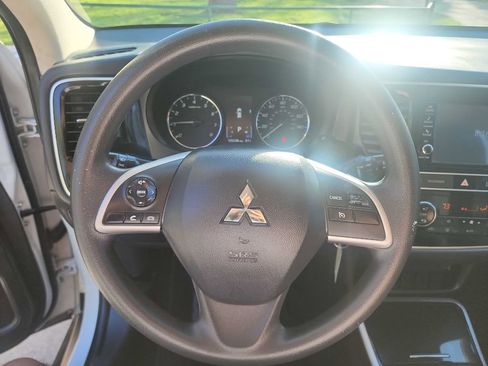 Used 2019 Mitsubishi Outlander ES image 12