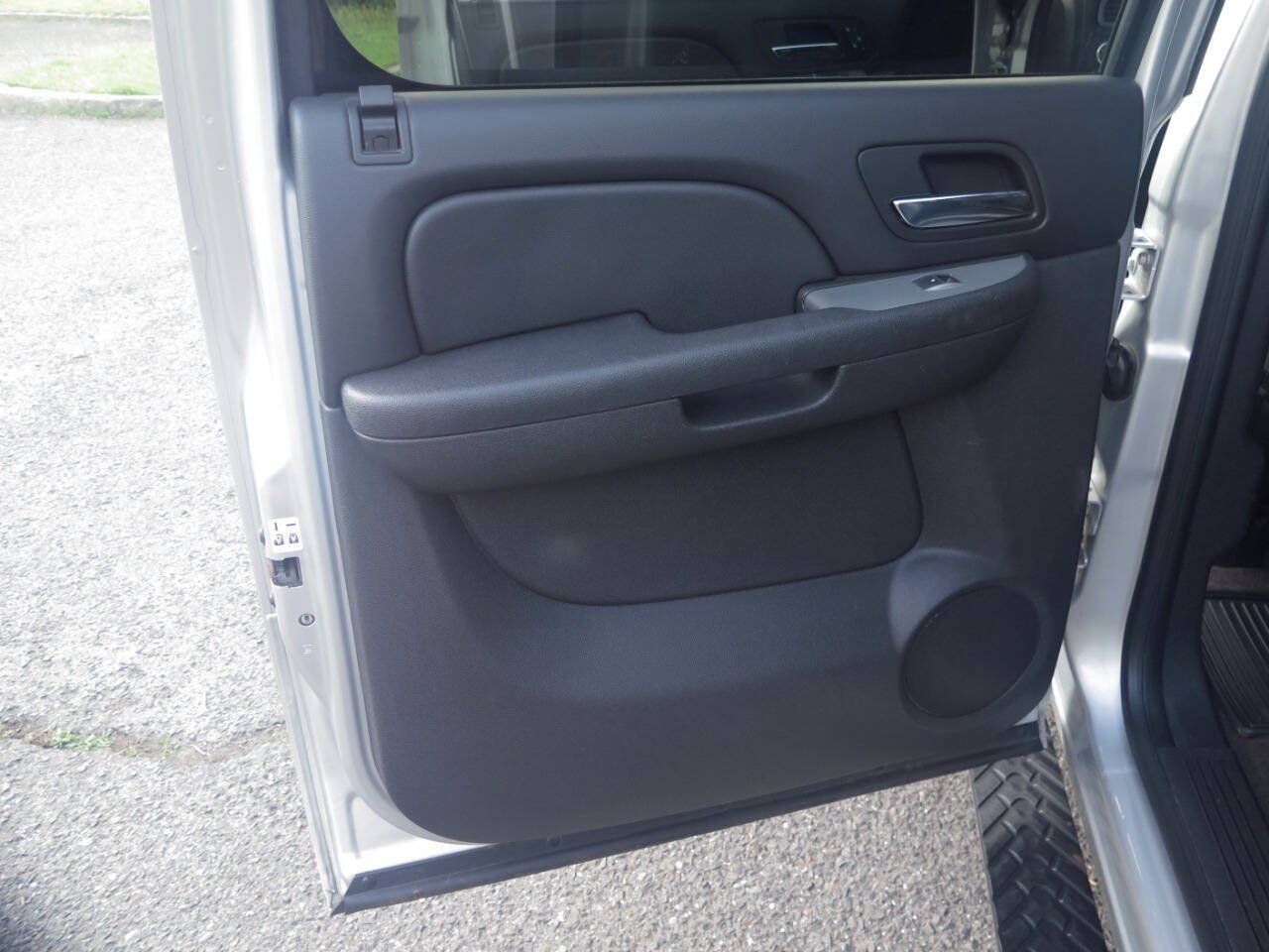 Used 2011 Chevrolet Avalanche LT w/ Luxury Package AWD/4WD image 19
