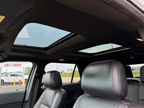 Used 2015 Ford Explorer XLT w/ Equipment Group 202B AWD/4WD image 8