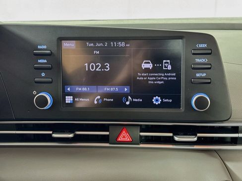 Used 2024 Hyundai Elantra SE FWD image 14