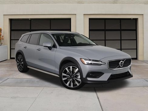 Used 2025 Volvo V60 B5 Cross Country Ultra AWD/4WD image 34