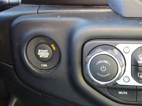 Used 2020 Jeep Wrangler Unlimited Sport image 33