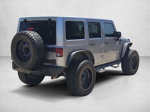 Used 2015 Jeep Wrangler Unlimited Rubicon w/ Connectivity Group AWD/4WD image 5
