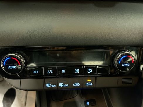 Used 2025 Hyundai Elantra Sport image 16