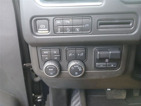 Used 2022 Chevrolet Tahoe Z71 w/ Z71 Off-Road Package image 14