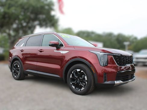 Certified 2025 Kia Sorento S FWD image 3
