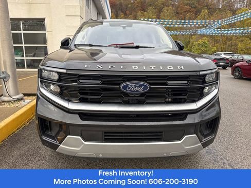 Used 2025 Ford Expedition Platinum AWD/4WD image 2