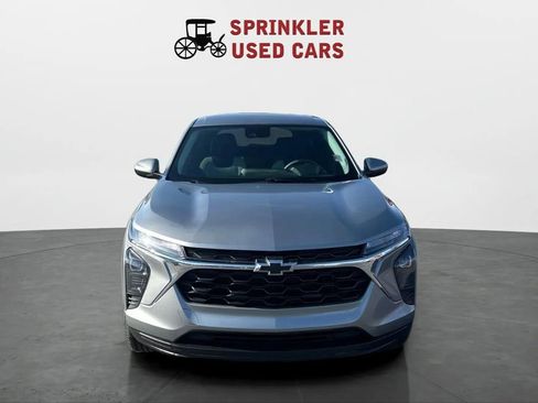 Used 2024 Chevrolet Trax LS w/ LS Convenience Package FWD image 2