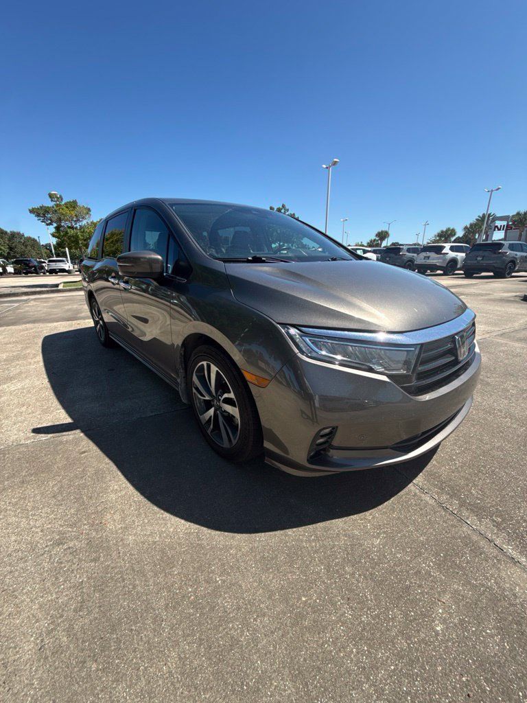 Used 2021 Honda Odyssey Touring image 3