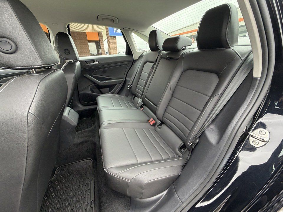 Used 2024 Volkswagen Jetta SE FWD image 24