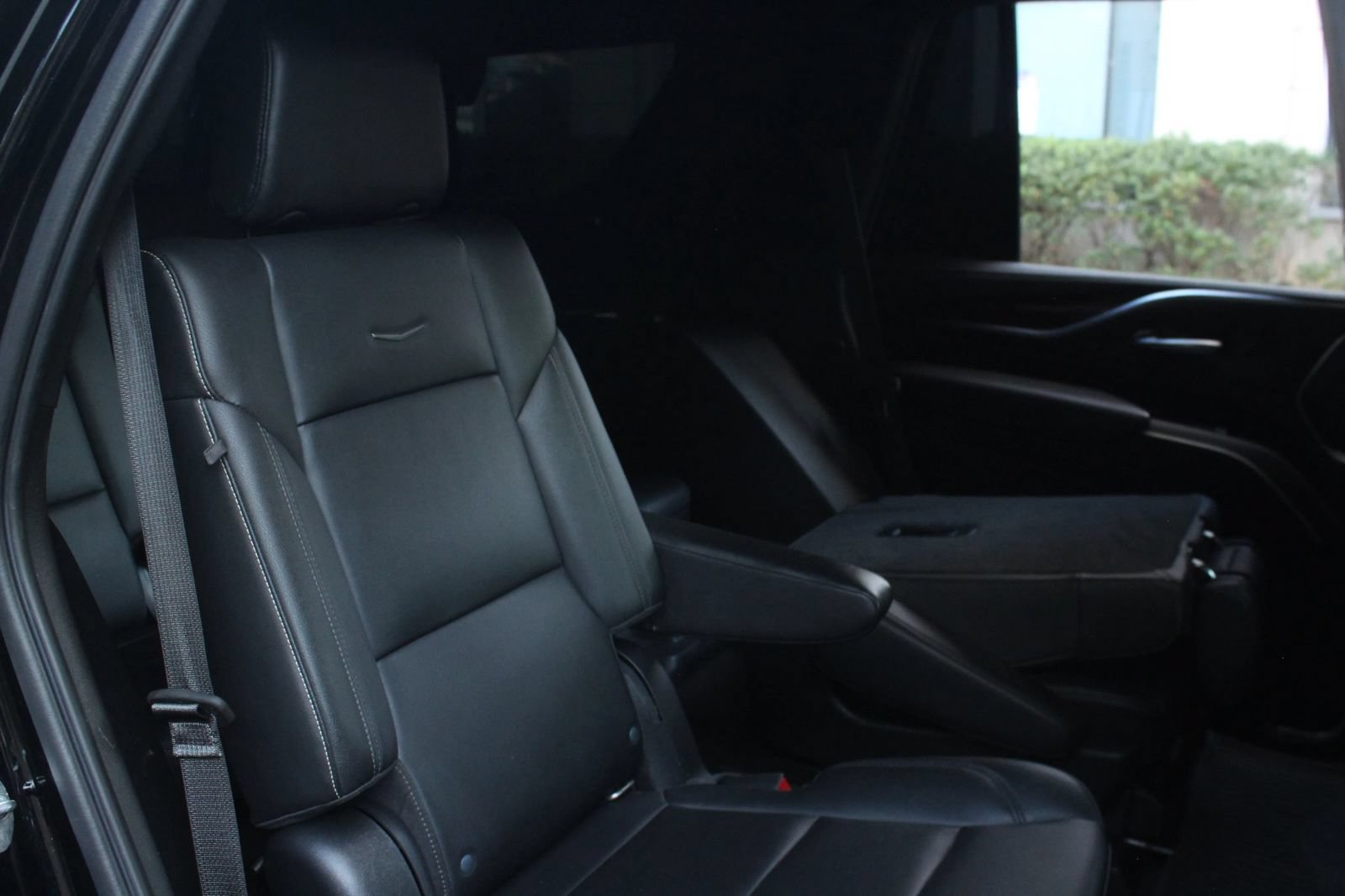 Used 2021 Cadillac Escalade Luxury AWD/4WD image 21