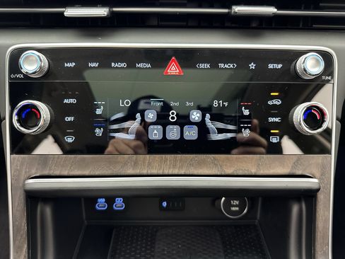 Certified 2026 Genesis GV80 3.5T Advanced AWD/4WD image 19