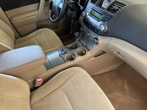 Used 2010 Toyota Highlander 2WD image 16