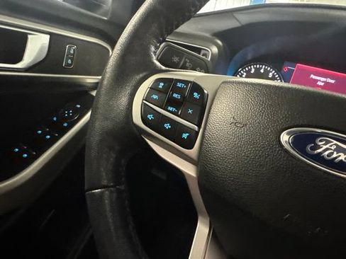 Used 2022 Ford Explorer XLT w/ Equipment Group 202A AWD/4WD image 33