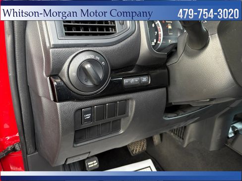 Used 2022 Nissan Titan SV image 14