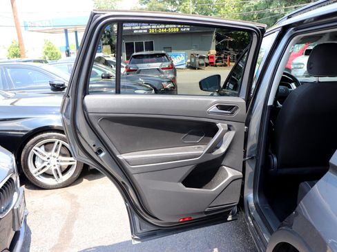 Used 2022 Volkswagen Tiguan S image 24