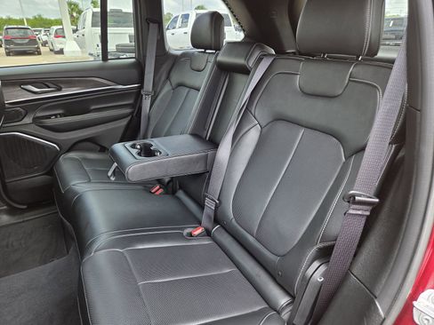 Used 2023 Jeep Grand Cherokee Overland RWD image 25