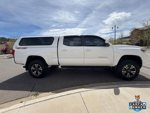 Used 2017 Toyota Tacoma TRD Sport image 9