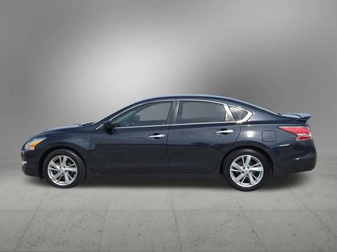 Used 2015 Nissan Altima 2.5 SV image 3