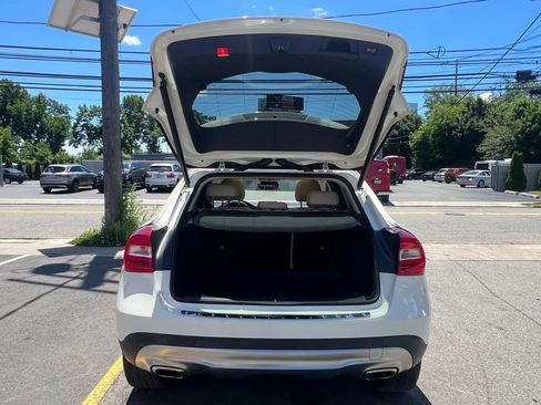 Used 2017 Mercedes-Benz GLA 250 4MATIC w/ Premium Package image 9