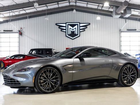 Used 2023 Aston Martin V8 Vantage Coupe image 1