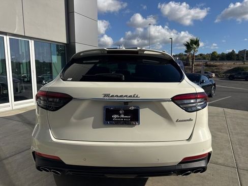 Certified 2022 Maserati Levante Modena image 7