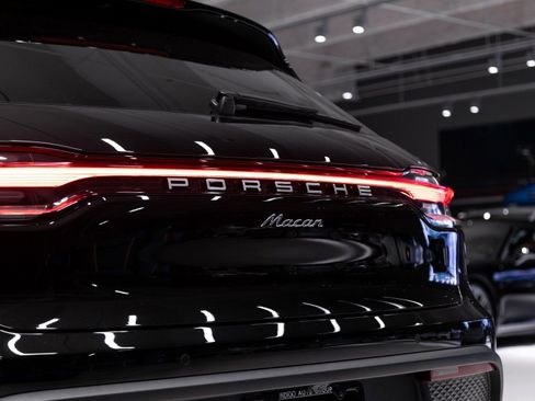 Certified 2026 Porsche Macan image 32