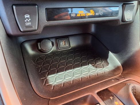 Used 2025 Toyota RAV4 XLE FWD image 24