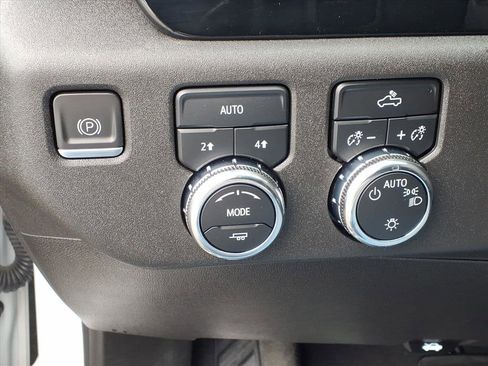 Used 2023 GMC Sierra 1500 SLE w/ Enhanced Capability Package AWD/4WD image 17