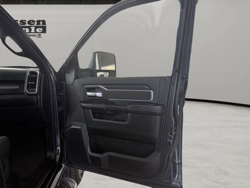 Used 2025 RAM 2500 Big Horn AWD/4WD image 16